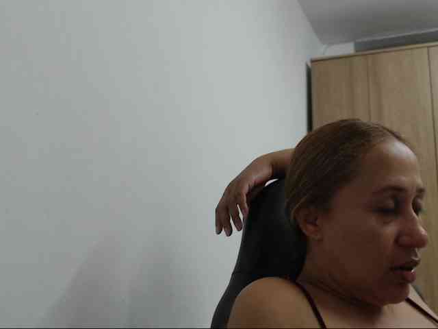 RoxanaMilf webcam