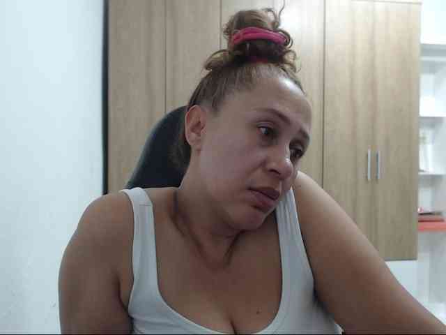 RoxanaMilf webcam