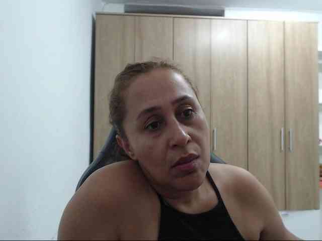 RoxanaMilf webcam