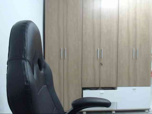 RoxanaMilf webcam