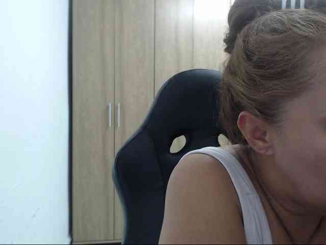 RoxanaMilf webcam