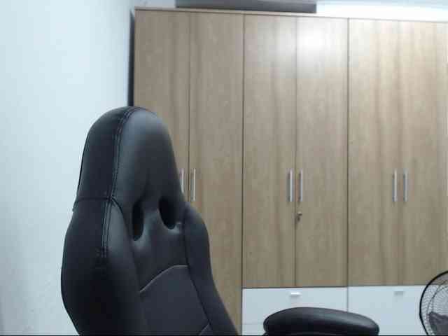 RoxanaMilf webcam