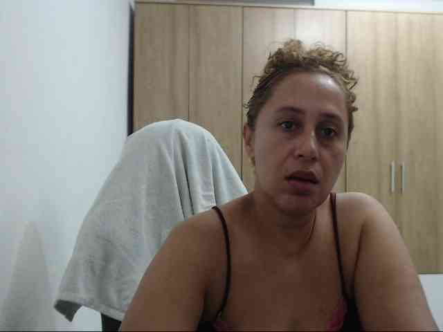 RoxanaMilf webcam
