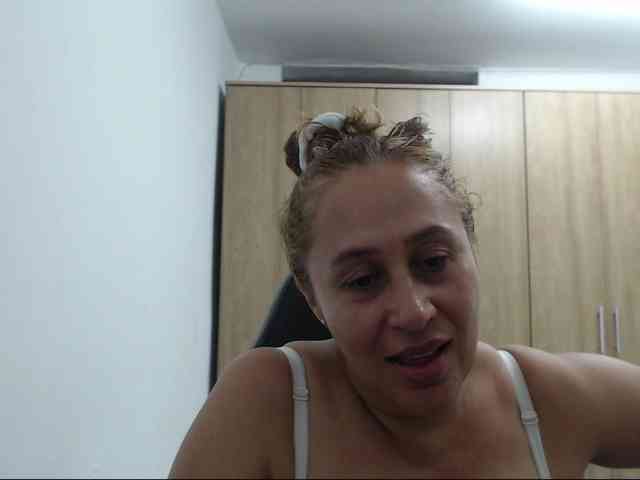RoxanaMilf webcam