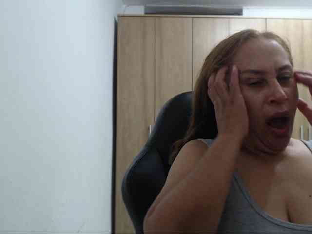 RoxanaMilf webcam