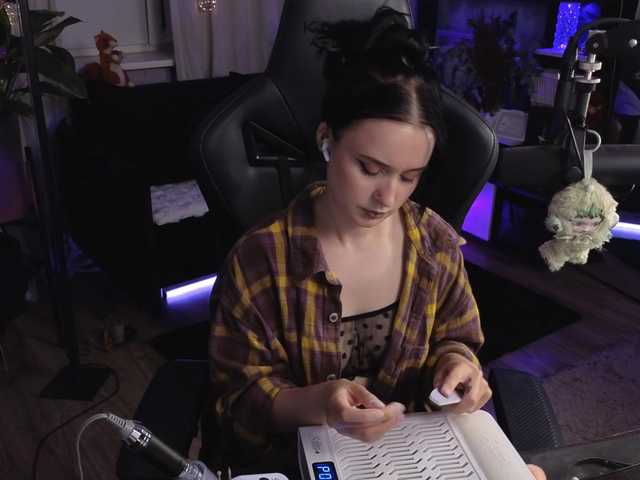 KiraLiLime live cam on BongaCams