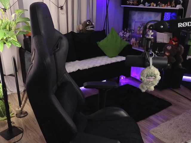 KiraLiLime live cam on BongaCams