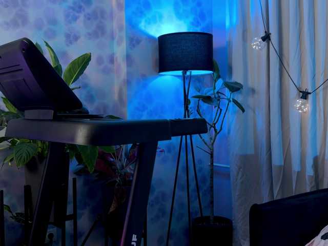 KiraLiLime live cam on BongaCams