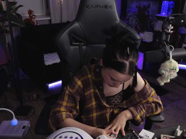 KiraLiLime live cam on BongaCams
