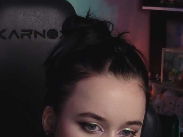 go to chat with Kira_Li_Lime