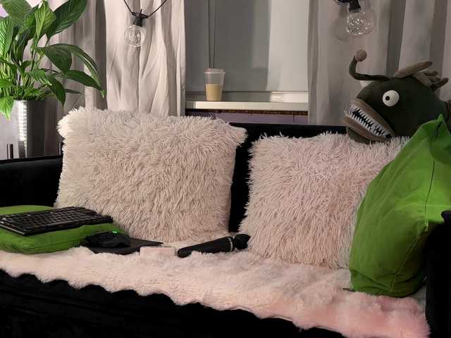 KiraLiLime's BongaCams show and profile