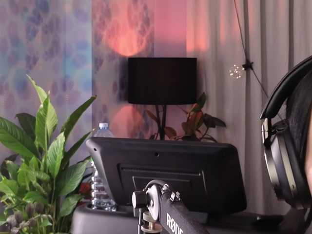 KiraLiLime, live now on BongaCams