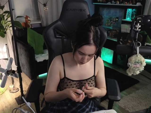 KiraLiLime live cam on BongaCams