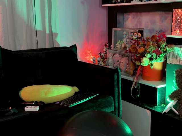 KiraLiLime live cam on BongaCams