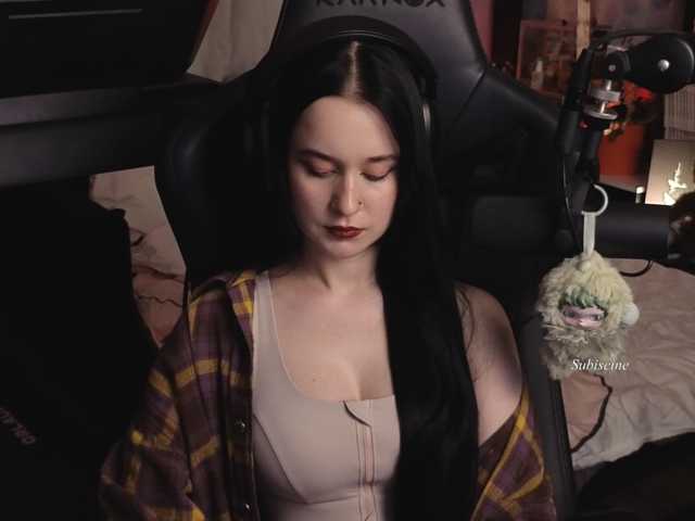 KiraLiLime live cam on BongaCams