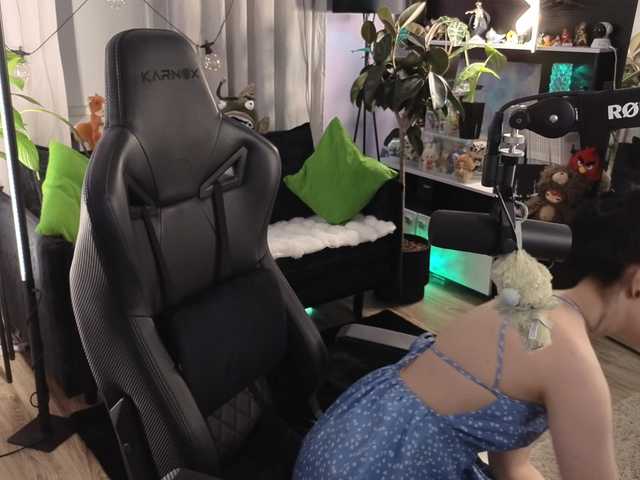 KiraLiLime's BongaCams show and profile