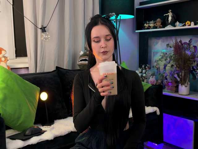 KiraLiLime live webcam show
