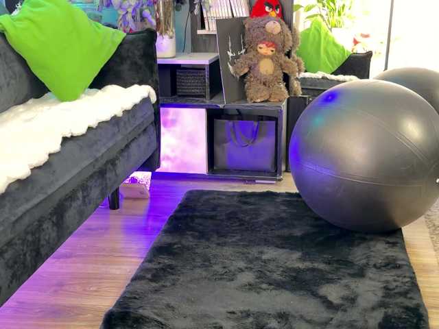 KiraLiLime live cam on BongaCams