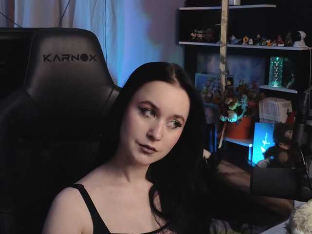 KiraLiLime live cam on BongaCams