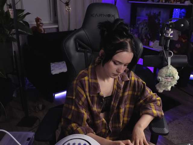 go to chat with Kira_Li_Lime