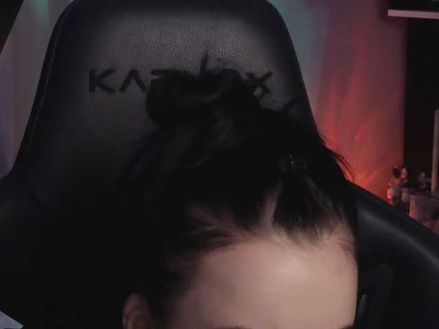 go to chat with Kira_Li_Lime