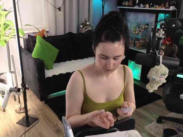 Модель: Kira_Li_Lime