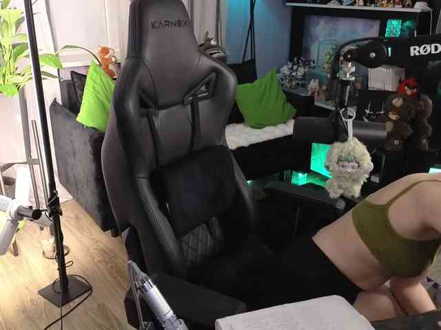 Модель: Kira_Li_Lime