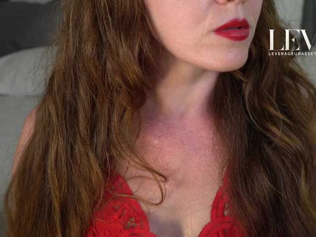 levurassets live cam on BongaCams