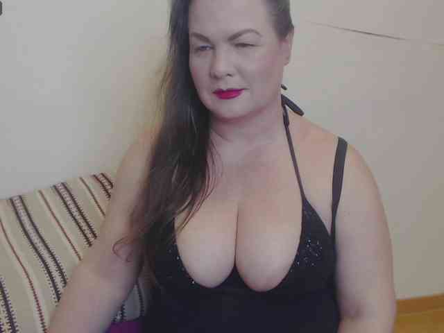 Lady-Adrianna webcam