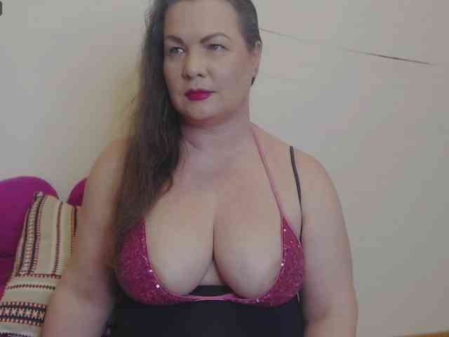 Lady-Adrianna webcam