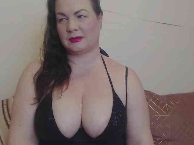 Lady-Adrianna webcam