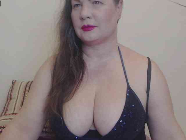 Lady-Adrianna webcam