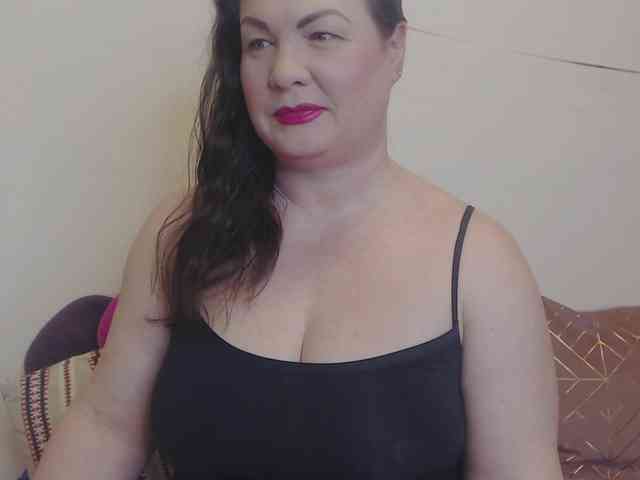 Lady-Adrianna webcam