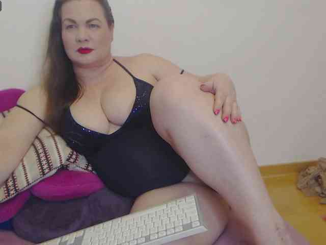 Lady-Adrianna webcam