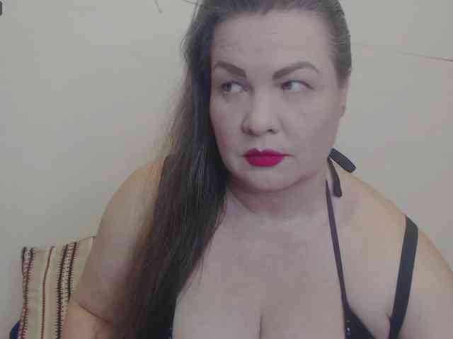 Lady-Adrianna webcam