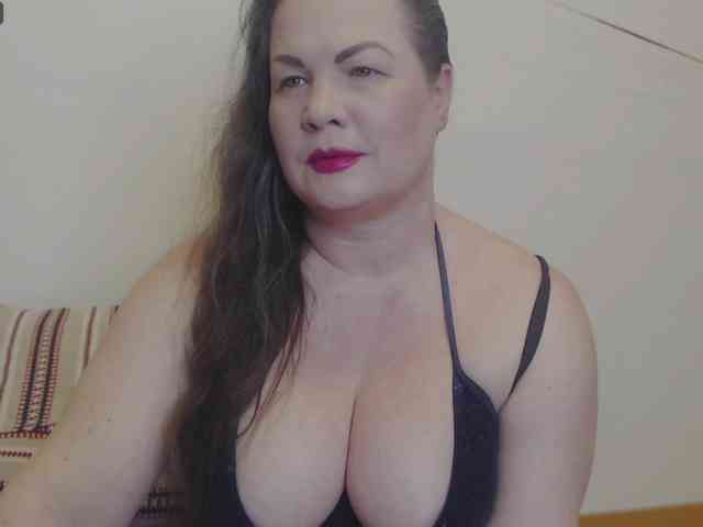 Lady-Adrianna webcam