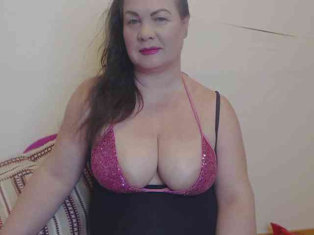 Lady-Adrianna webcam