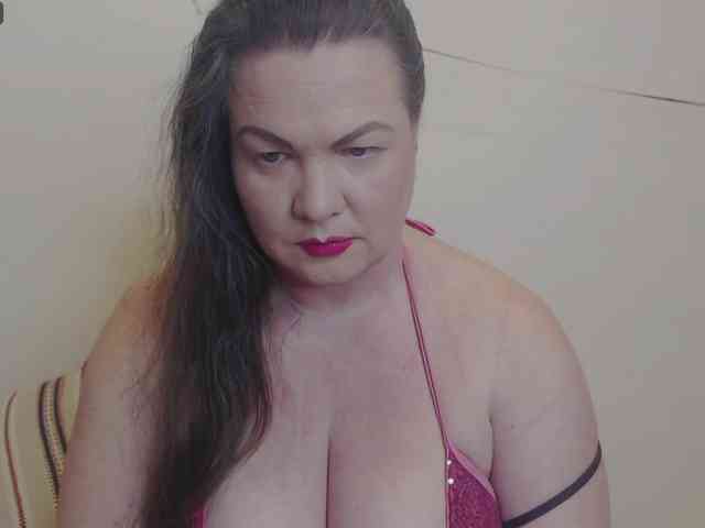 Model: Lady-Adrianna