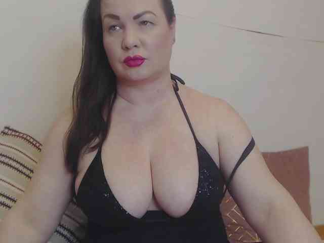 Lady-Adrianna webcam