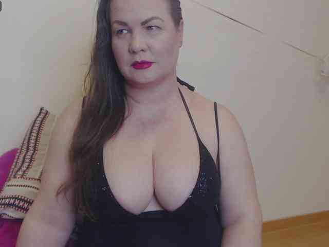 Lady-Adrianna webcam