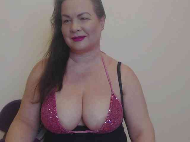 Model: Lady-Adrianna