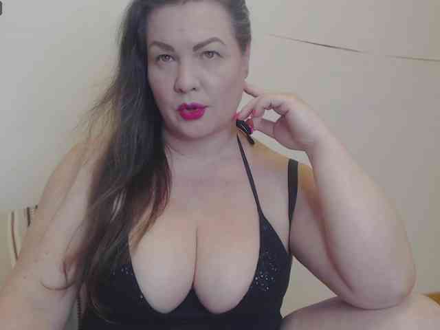 Lady-Adrianna webcam