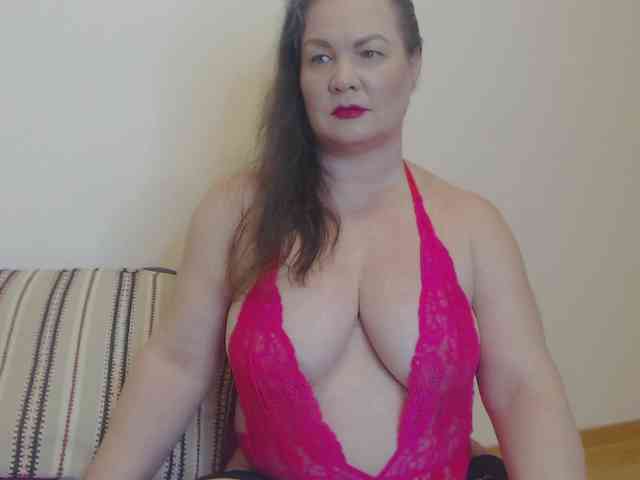 Lady-Adrianna webcam