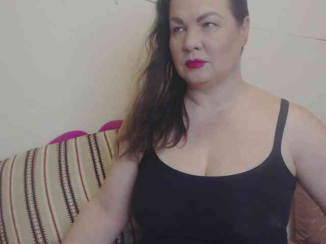 Lady-Adrianna webcam