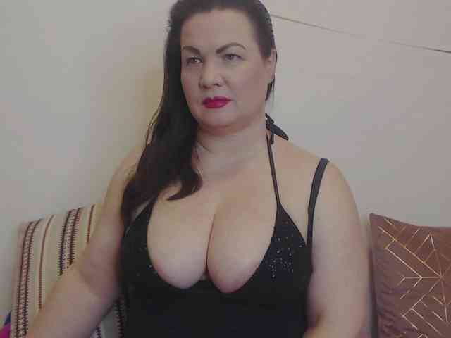 Model: Lady-Adrianna