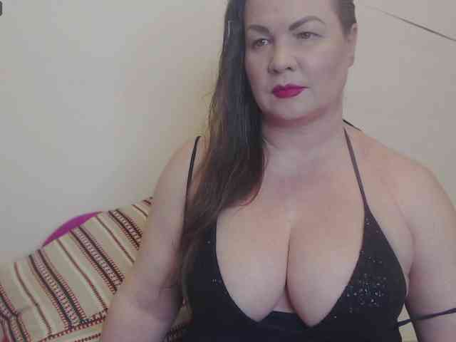 Lady-Adrianna webcam