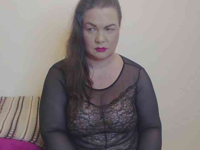 Model: Lady-Adrianna