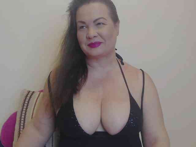 Lady-Adrianna webcam