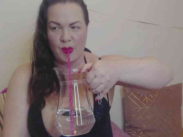Model: Lady-Adrianna
