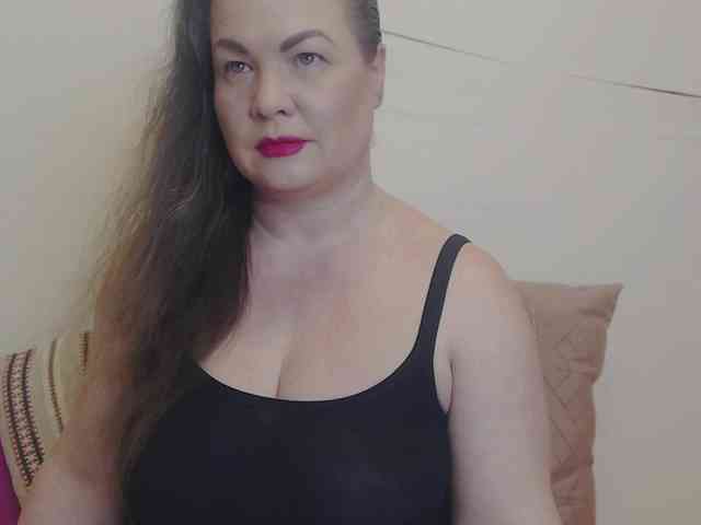 Lady-Adrianna webcam